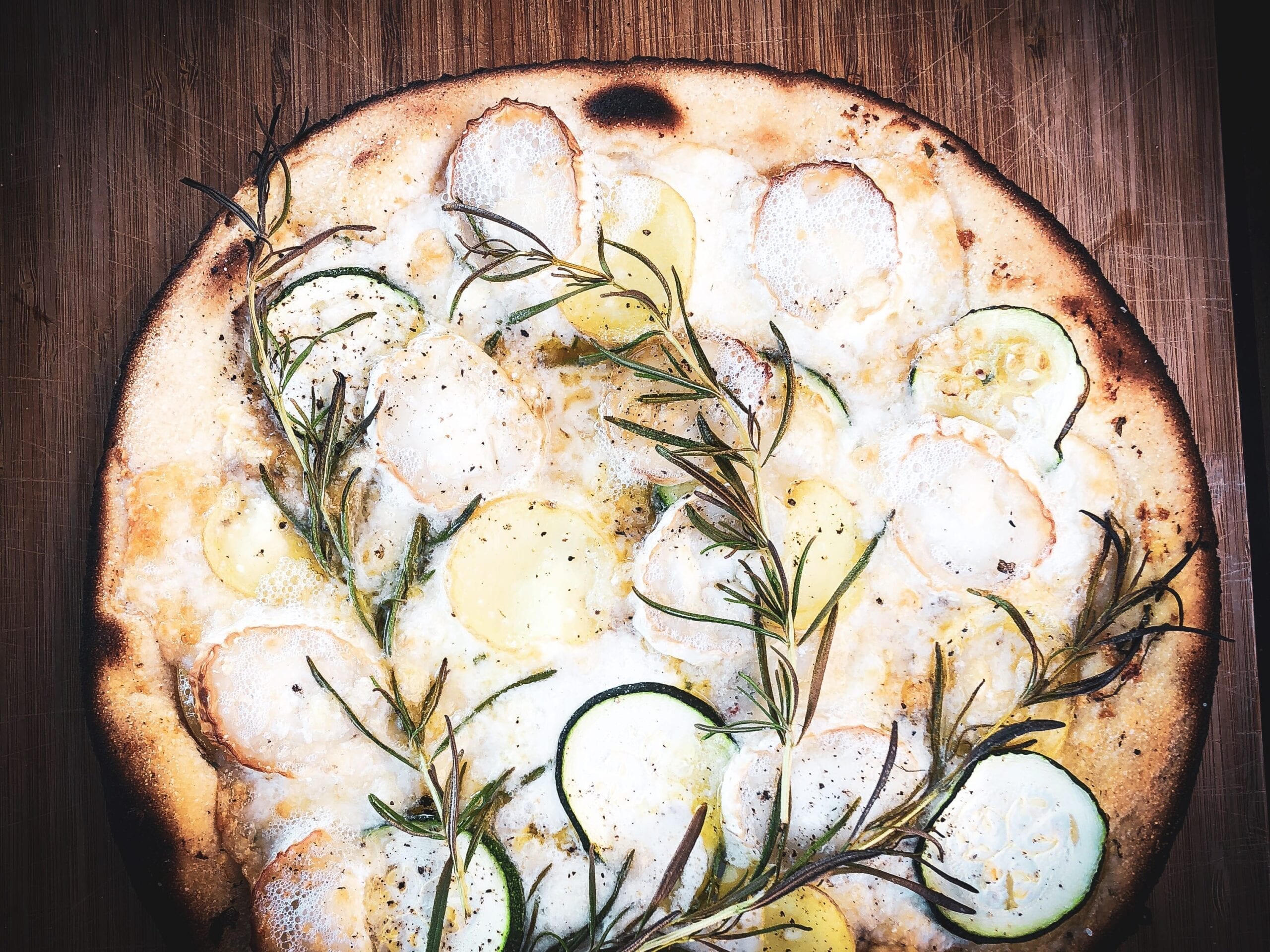Kartoffel pizza med gedeost
