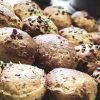 Saftige gulerodsboller - Opskrift med squash og kerner