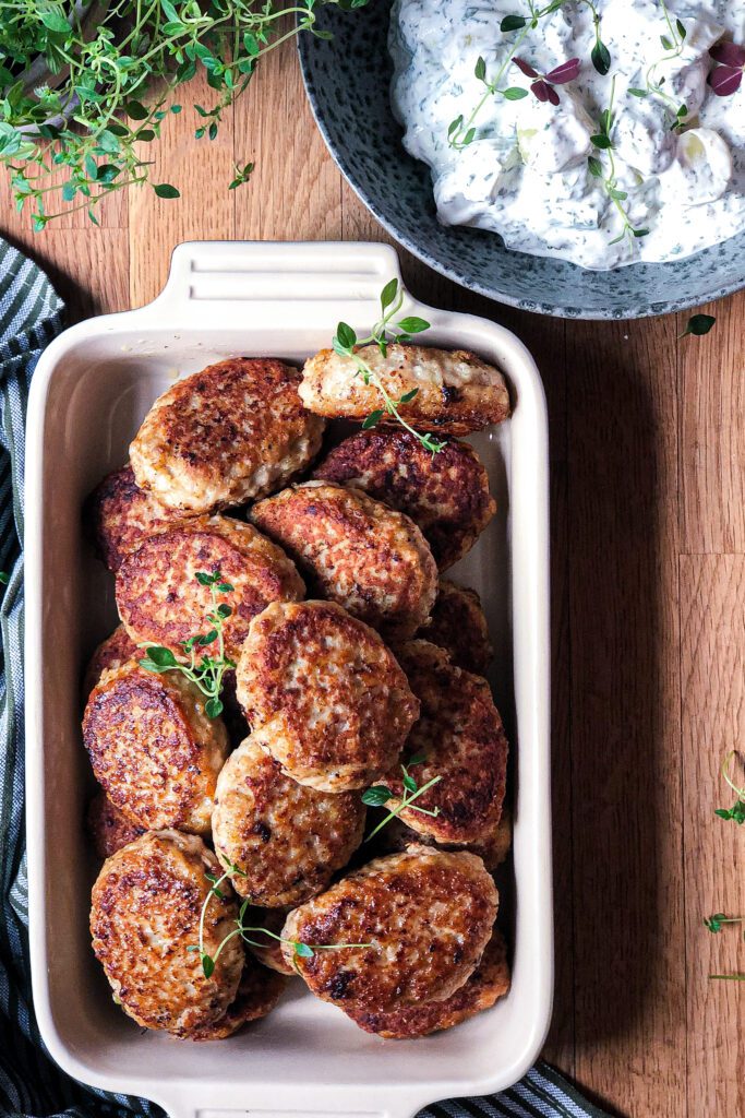 Frikadelle Opskrift - Opskrift på pandestegte frikadeller. Klassiske frikadeller