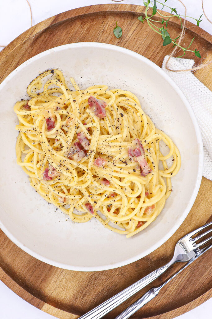 Spaghetti carbonara - Opskrift på klassisk carbonara med æg