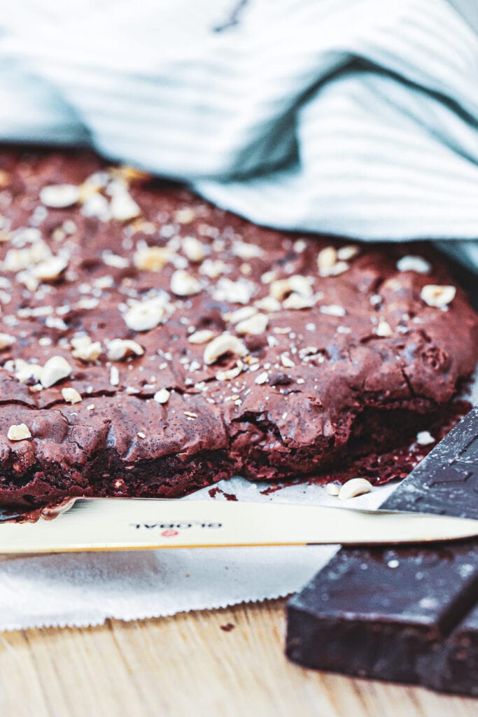 Brownie med nødder - Opskrift på skøn chokolade brownie