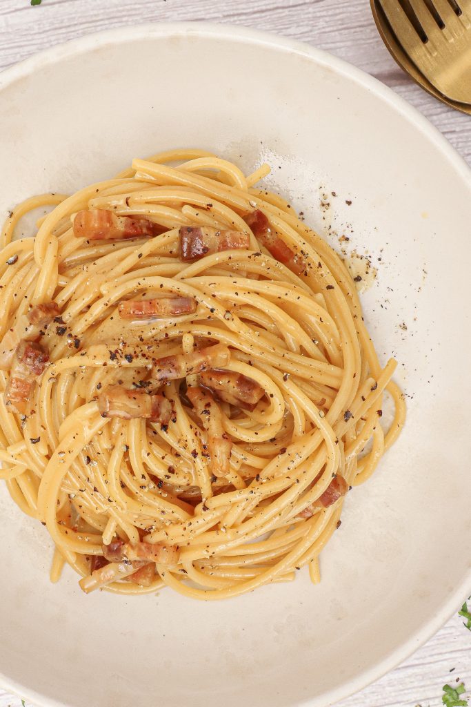 Spaghetti carbonara - Opskrift på klassisk carbonara med æg