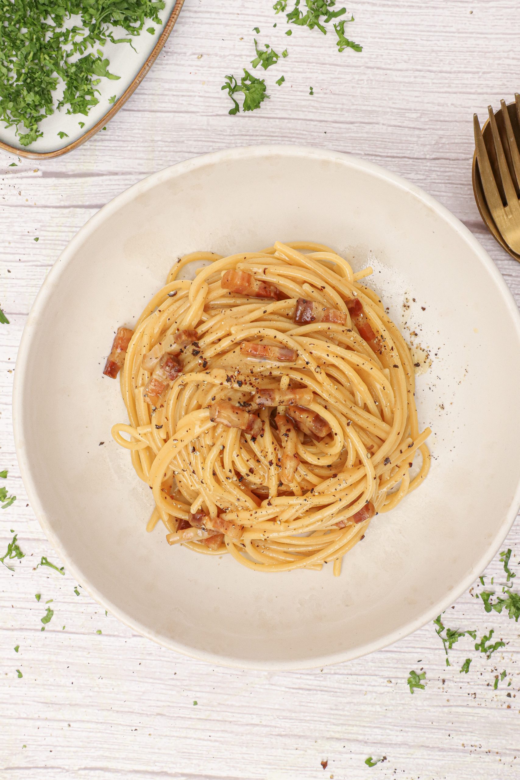 Spaghetti carbonara - Opskrift på klassisk carbonara med æg