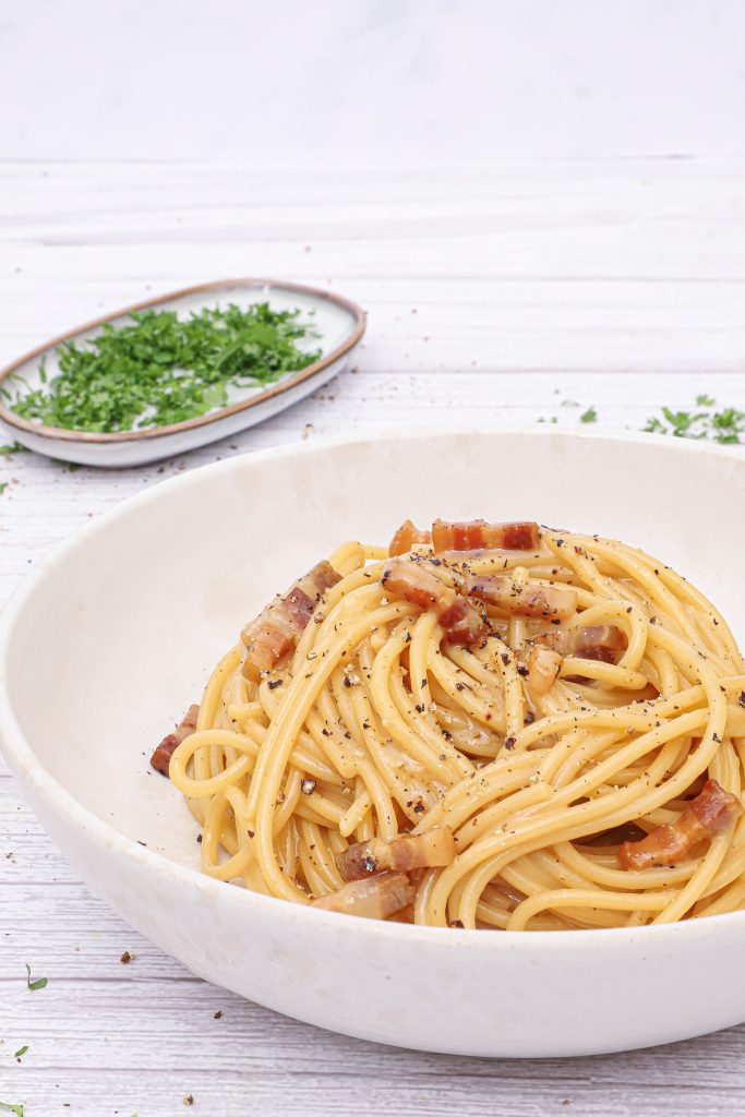Spaghetti carbonara - Opskrift på klassisk carbonara med æg