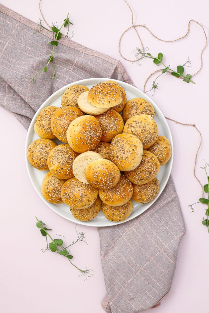 Sliders - Opskrift på sliders - saftige mini burgerboller