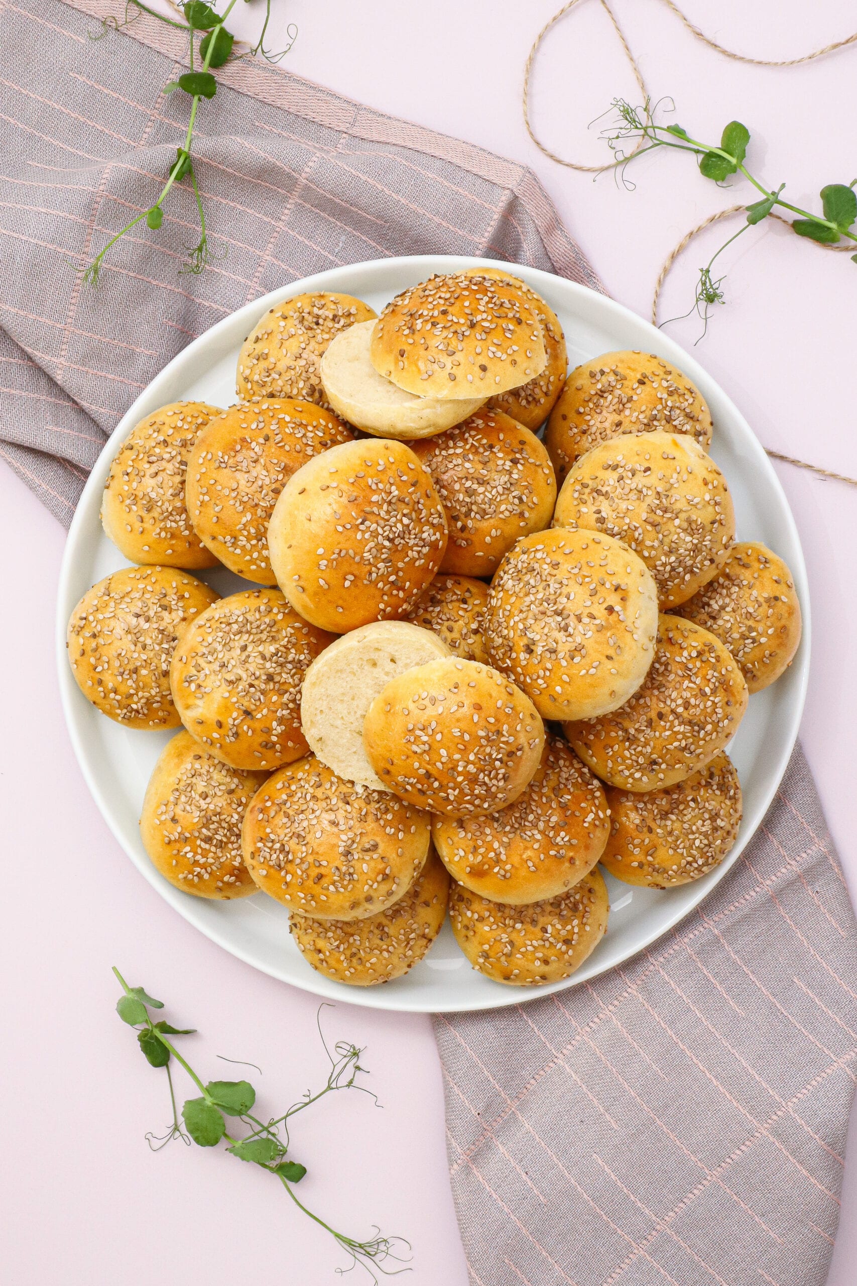 Sliders - Opskrift på sliders - saftige mini burgerboller