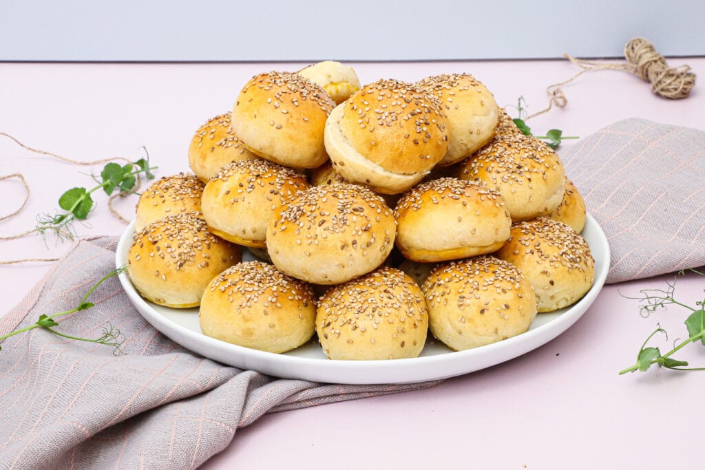 Sliders - Opskrift på sliders - saftige mini burgerboller
