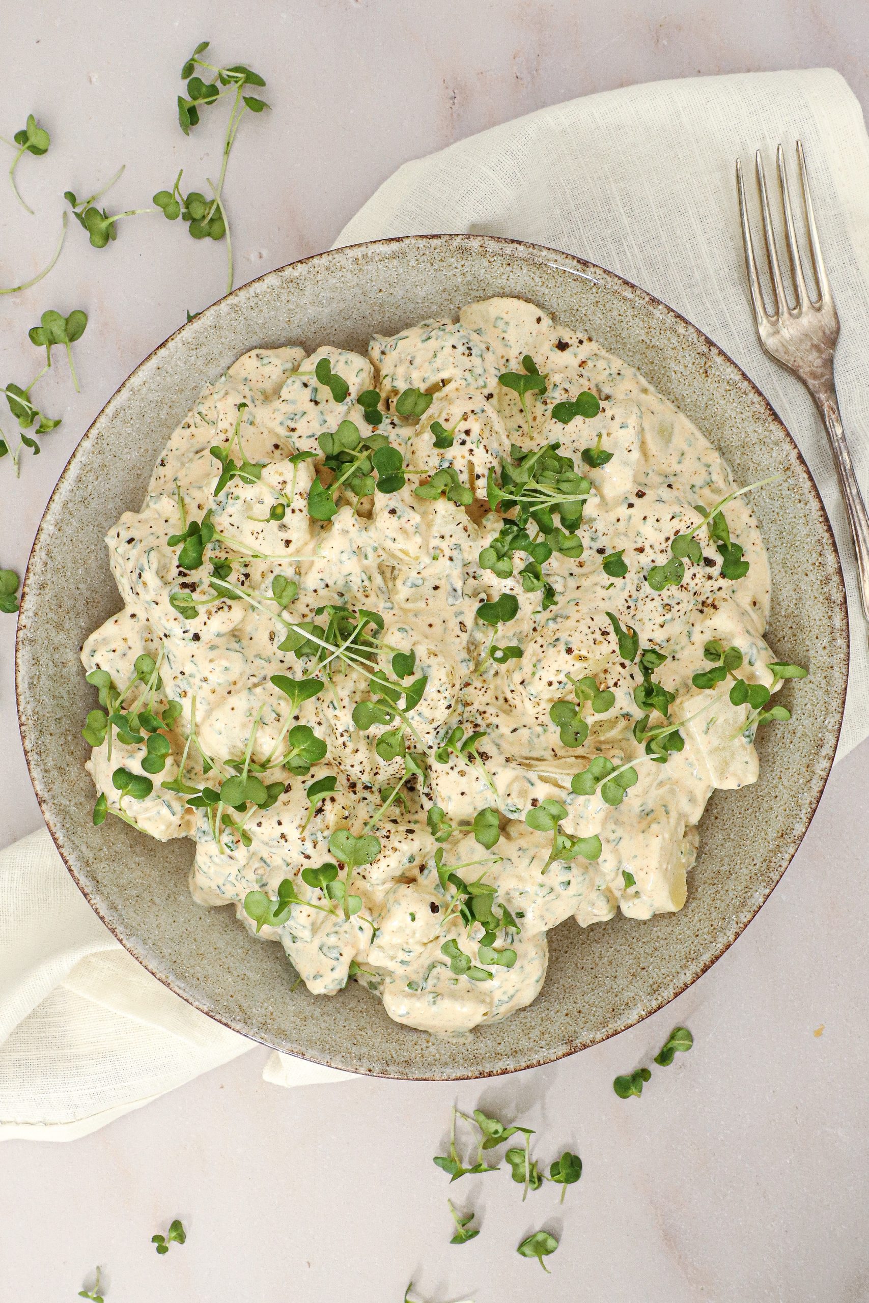 Kartoffelsalat med urter - Opskrift på klassisk kartoffelsalat