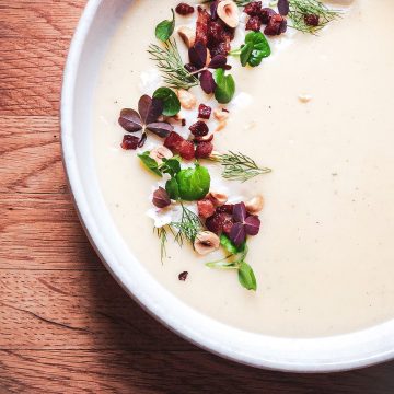 Cremet blomkålssuppe - Opskrift på cremet blomkålssuppe