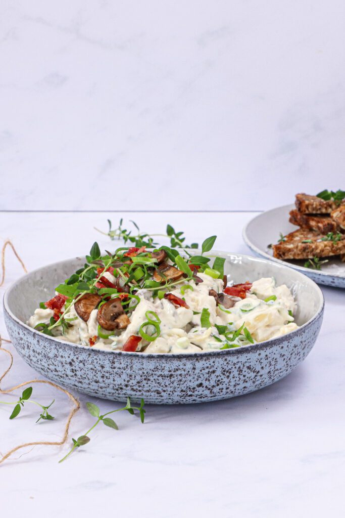 Hjemmelavet hønsesalat - Opskrift på klassisk hønsesalat
