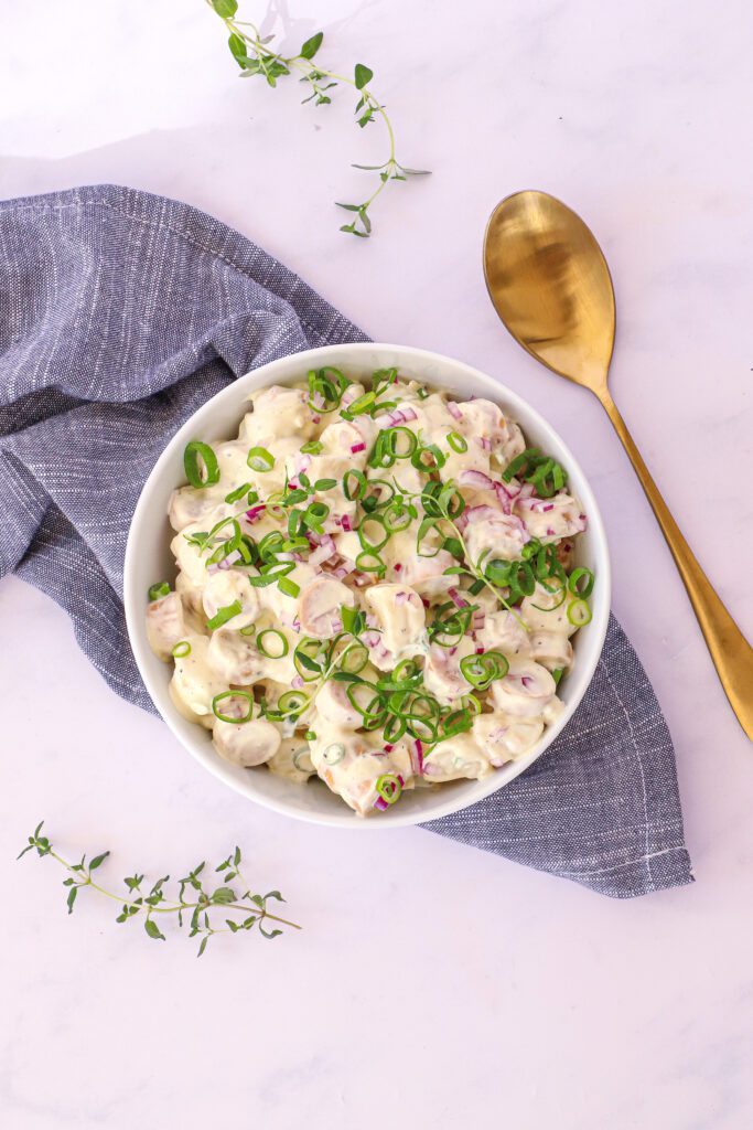 Wienersalat - Opskrift på wienersalat med pølser og kartofler