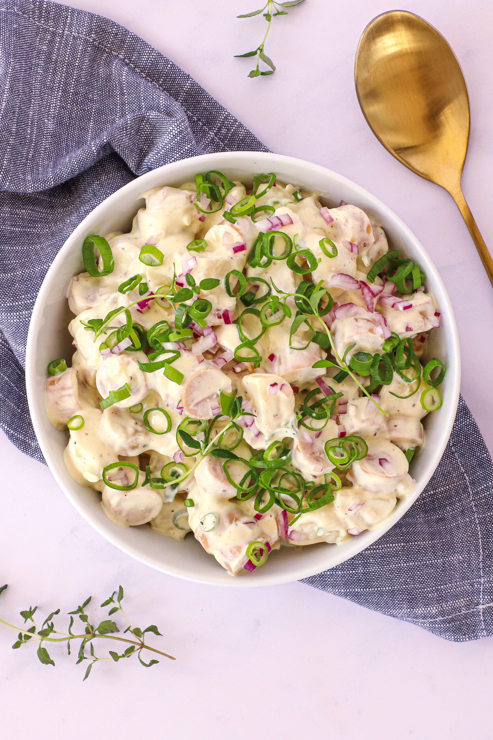 Wienersalat - Opskrift på wienersalat med pølser og kartofler