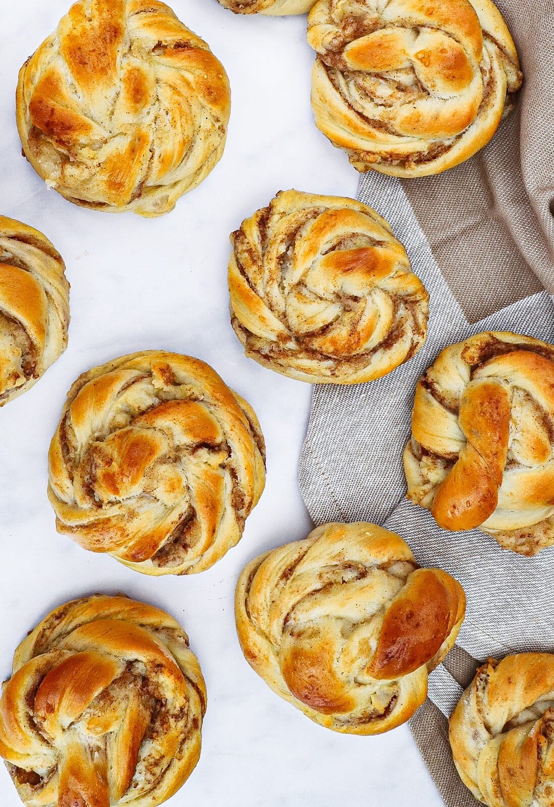 Æblesnurrer - Opskrift på snurrer med kanel, æble og marcipan