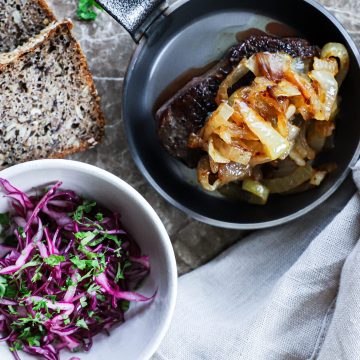 Frokost bøf - Opskrift på bøf med bløde løg