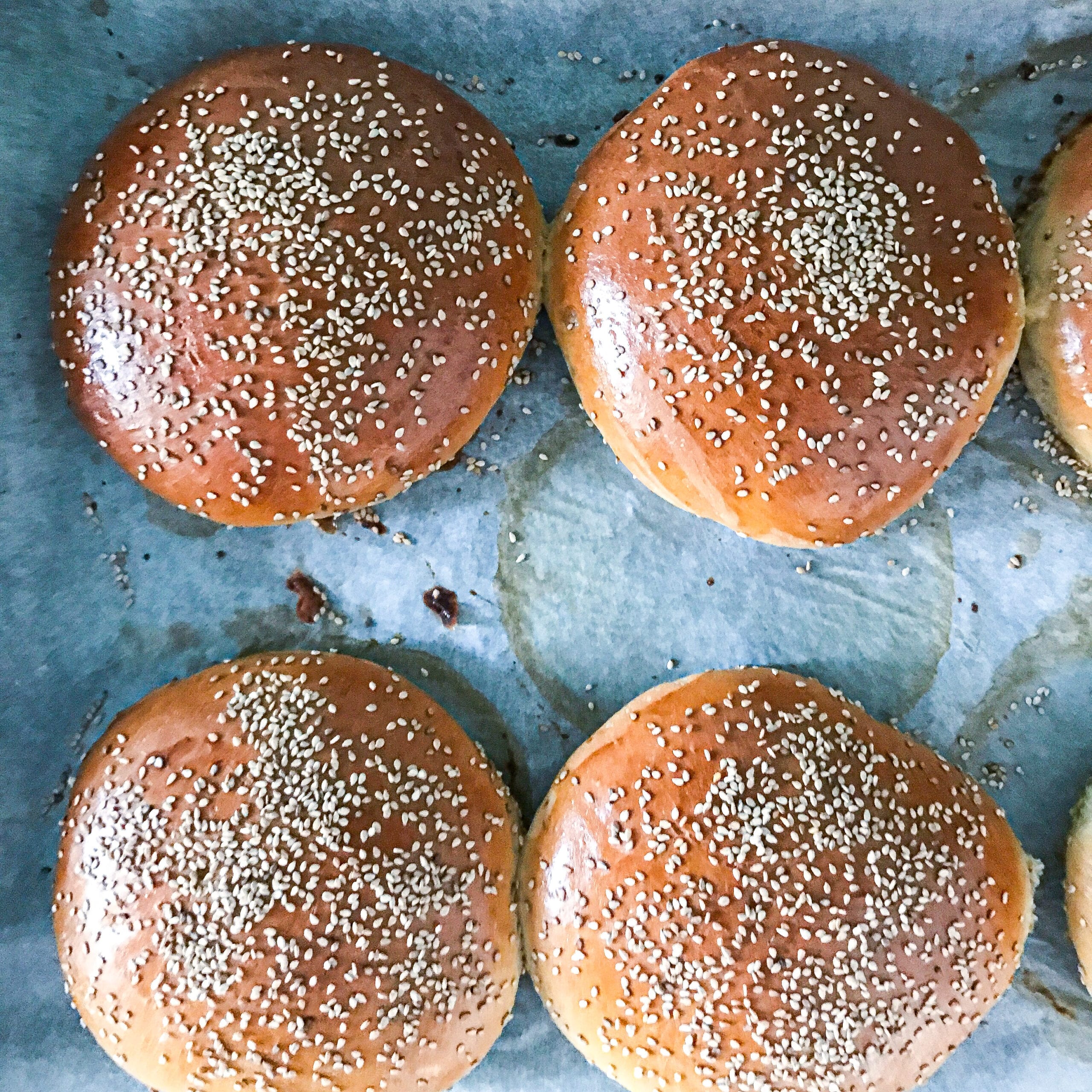 Brioche burgerboller - Opskrift på bløde brioche burgerboller