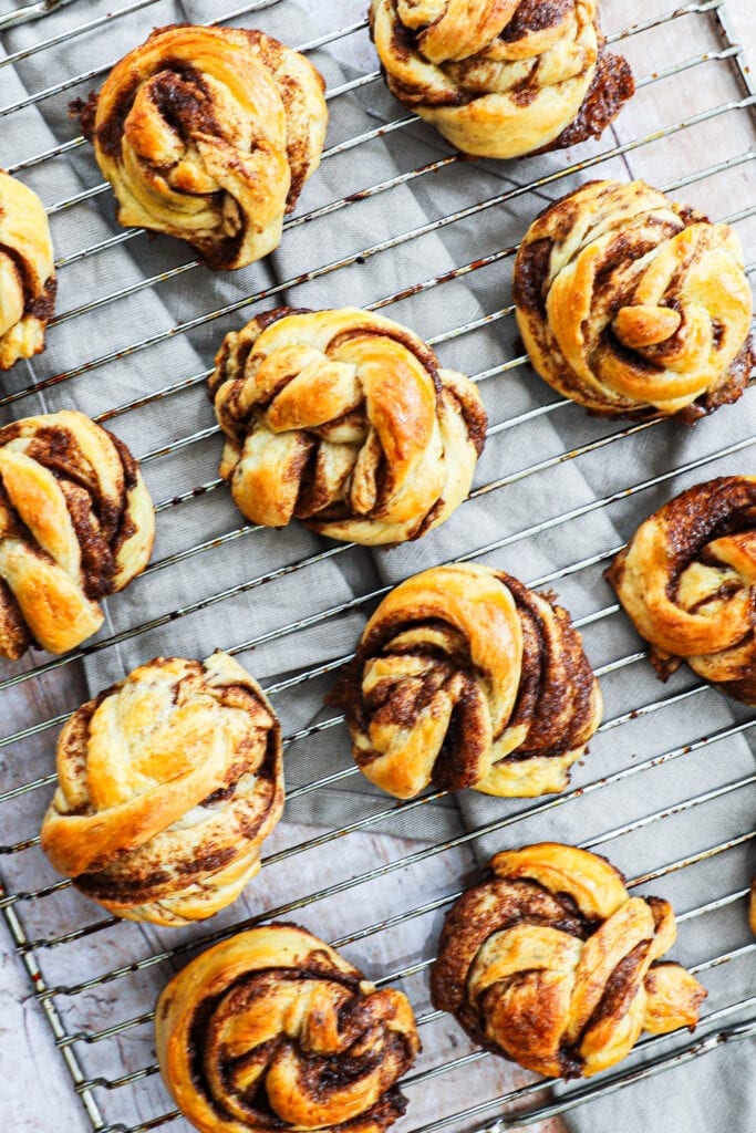Kanelsnurrer - Opskrift på de lækreste snurrer med remonce