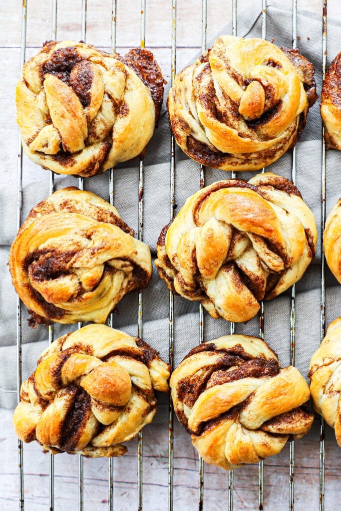 Kanelsnurrer - Opskrift på de lækreste snurrer med remonce