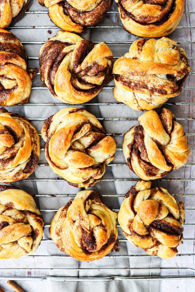 Kanelsnurrer - Opskrift på de lækreste snurrer med remonce