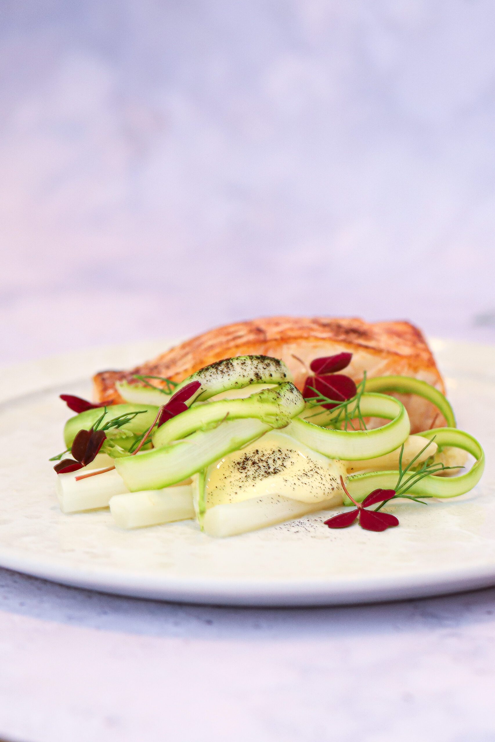 Laks med hollandaise - Opskrift på stegt laks med hollandaise