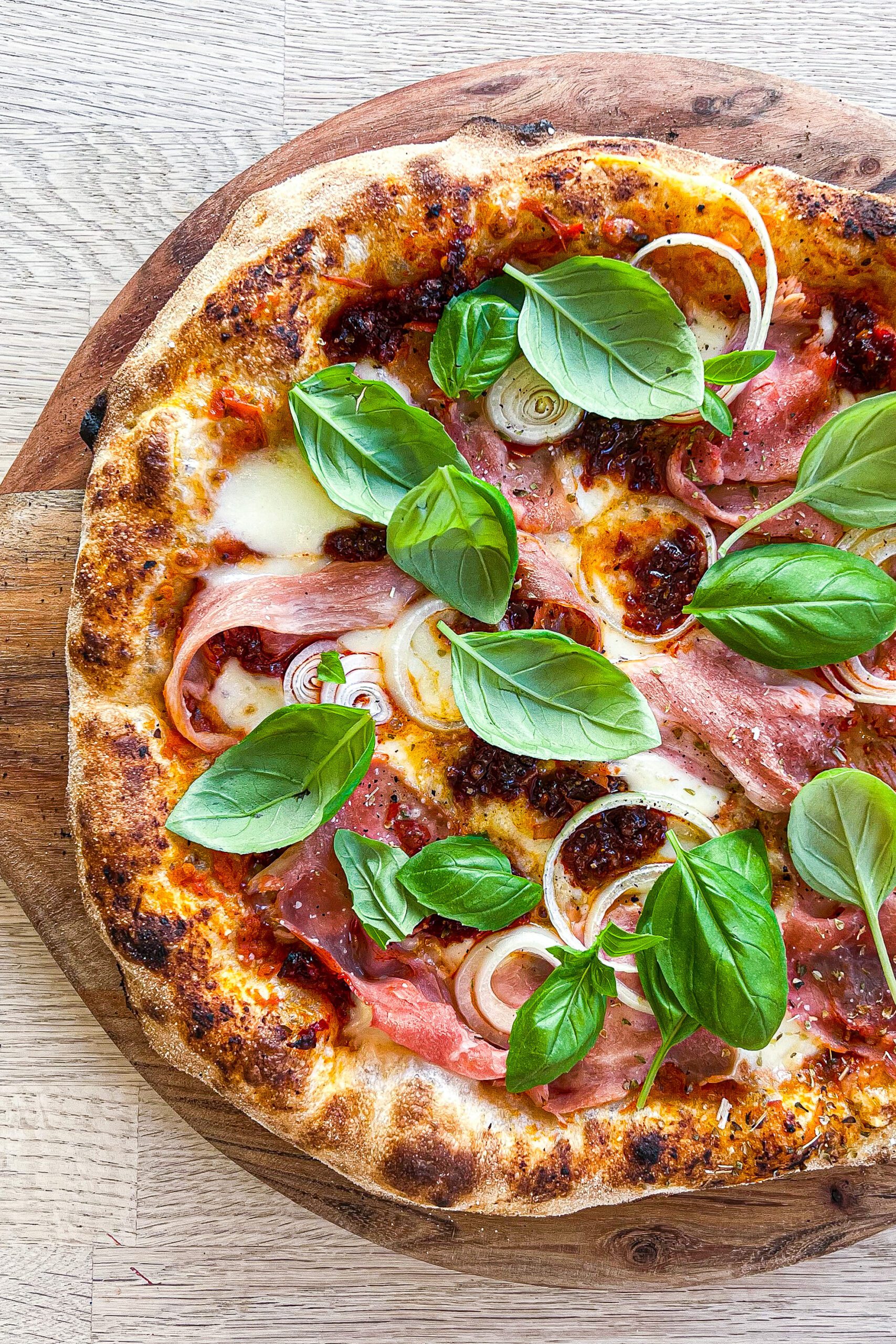 Hjemmelavet pizza - Opskrift på nem og luftig pizzadej
