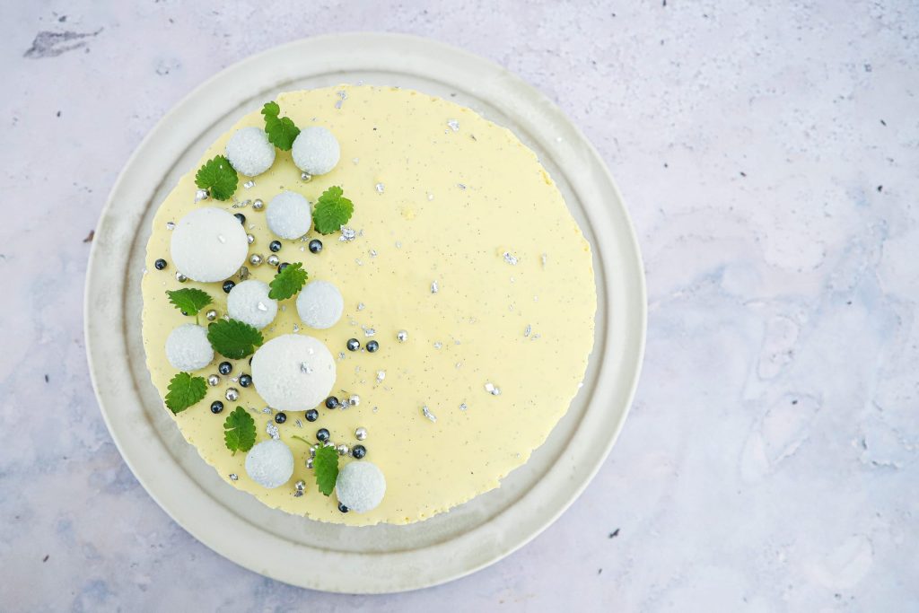 Opskrift på Moussekage med chokolademousse og havrebund