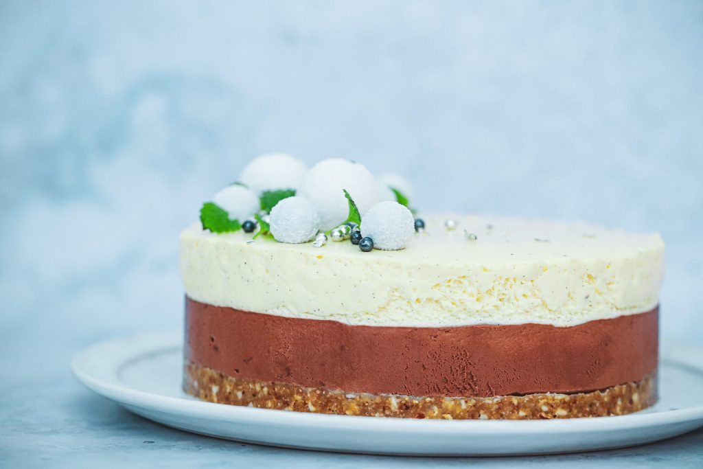 Opskrift på Moussekage med chokolademousse og havrebund