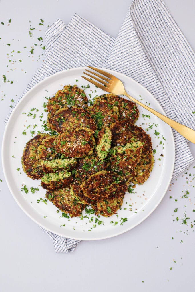 Squashfrikadeller - Opskrift på sprøde vegetarfrikadeller