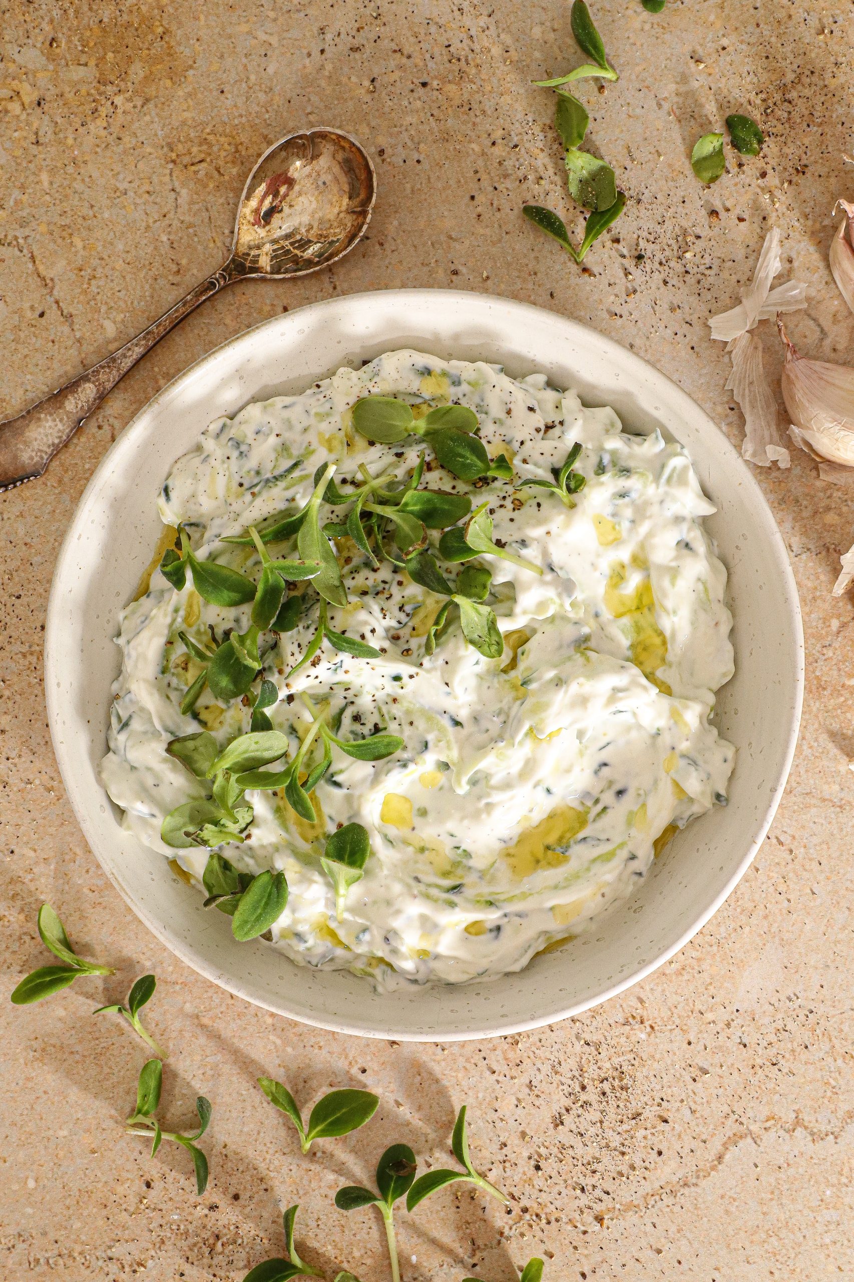 Autentisk Græsk Tzatziki Opskrift - Perfekt Tilbehør | Gourministeriet