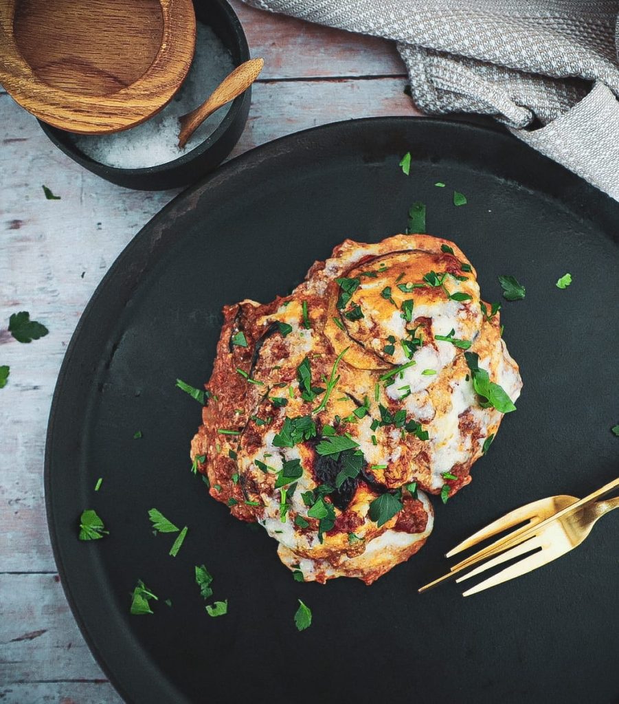 Moussaka - Opskrift på med aubergine, kartofler og oksekød