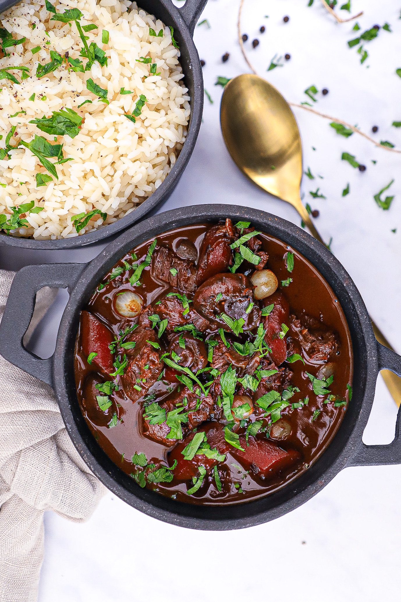 Boeuf Bourguignon - Opskrift på Boeuf Bourguignon med rødvin