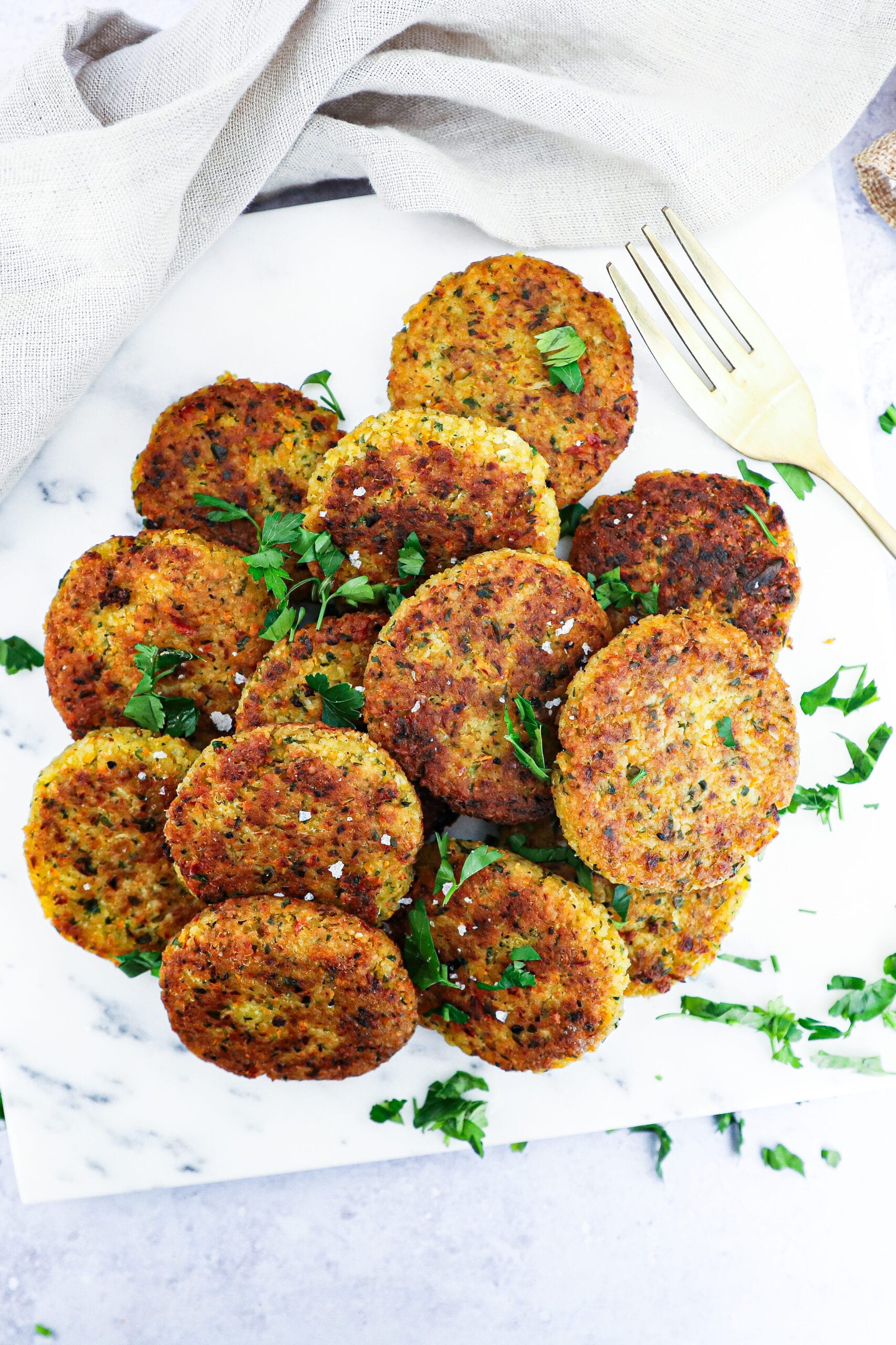 Kikærte frikadeller - Opskrift med couscous og grøntsager