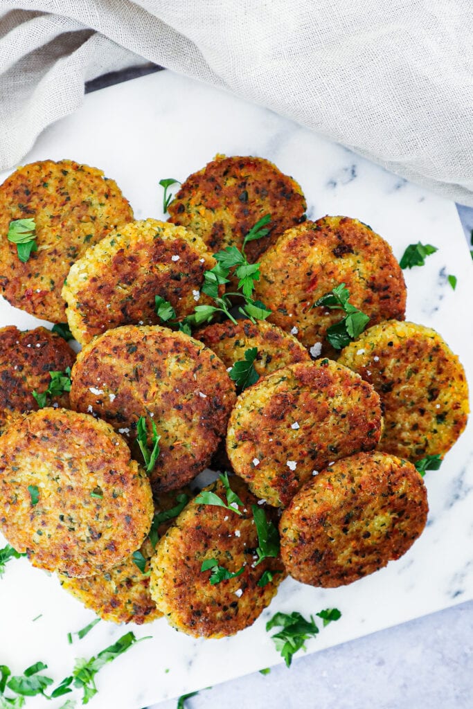 Kikærte frikadeller - Opskrift med couscous og grøntsager