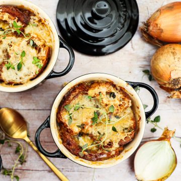 Fransk løgsuppe - Opskrift på klassisk fransk løgsuppe