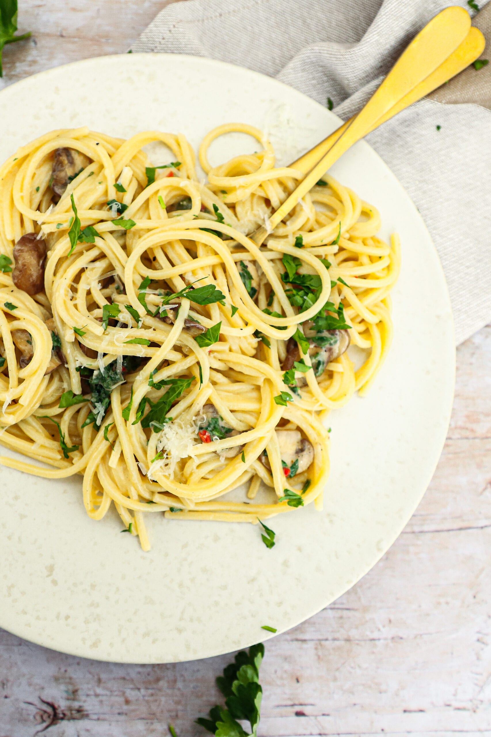 Pasta med svampe og hvidløg - Opskrift på nem pasta