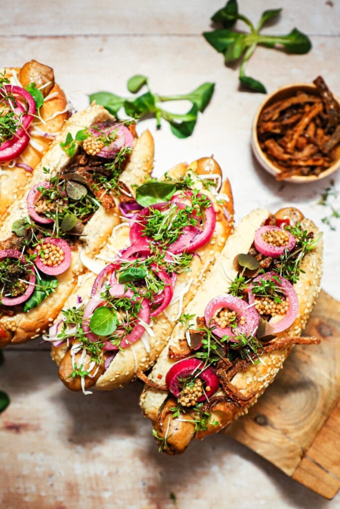 Gourmet hotdog - Opskrift med kål og røget mayo