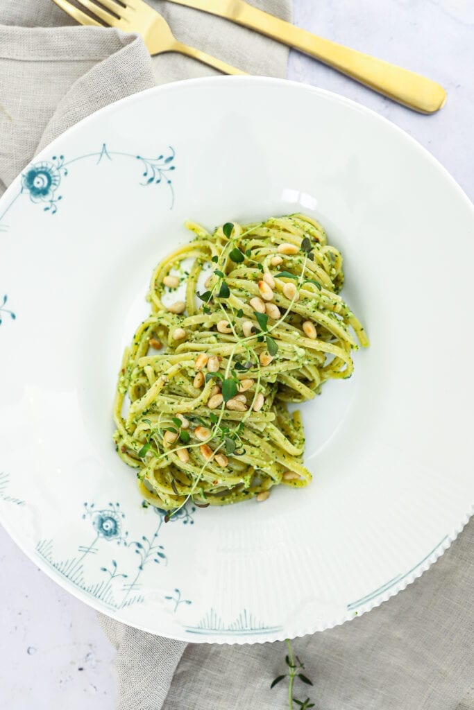 Pestopasta - Opskrift på hurtig pastaret med hjemmelavet pesto