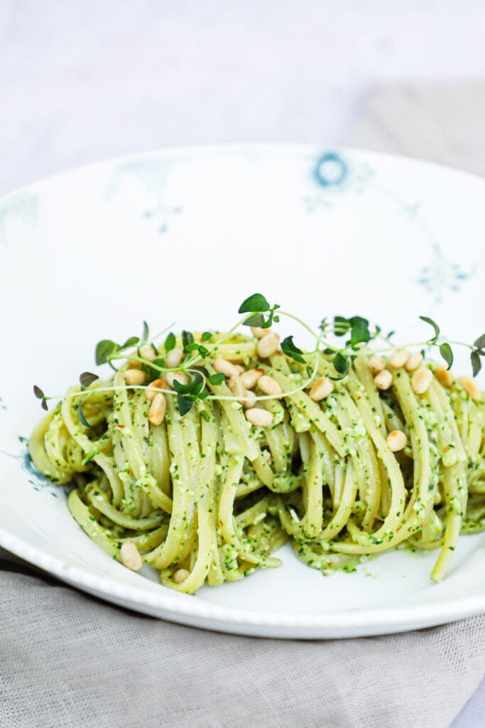 Pestopasta - Opskrift på hurtig pastaret med hjemmelavet pesto