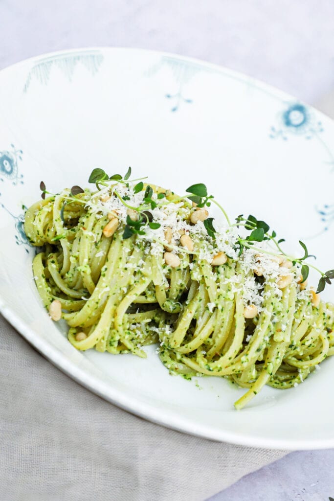 Pestopasta - Opskrift på hurtig pastaret med hjemmelavet pesto