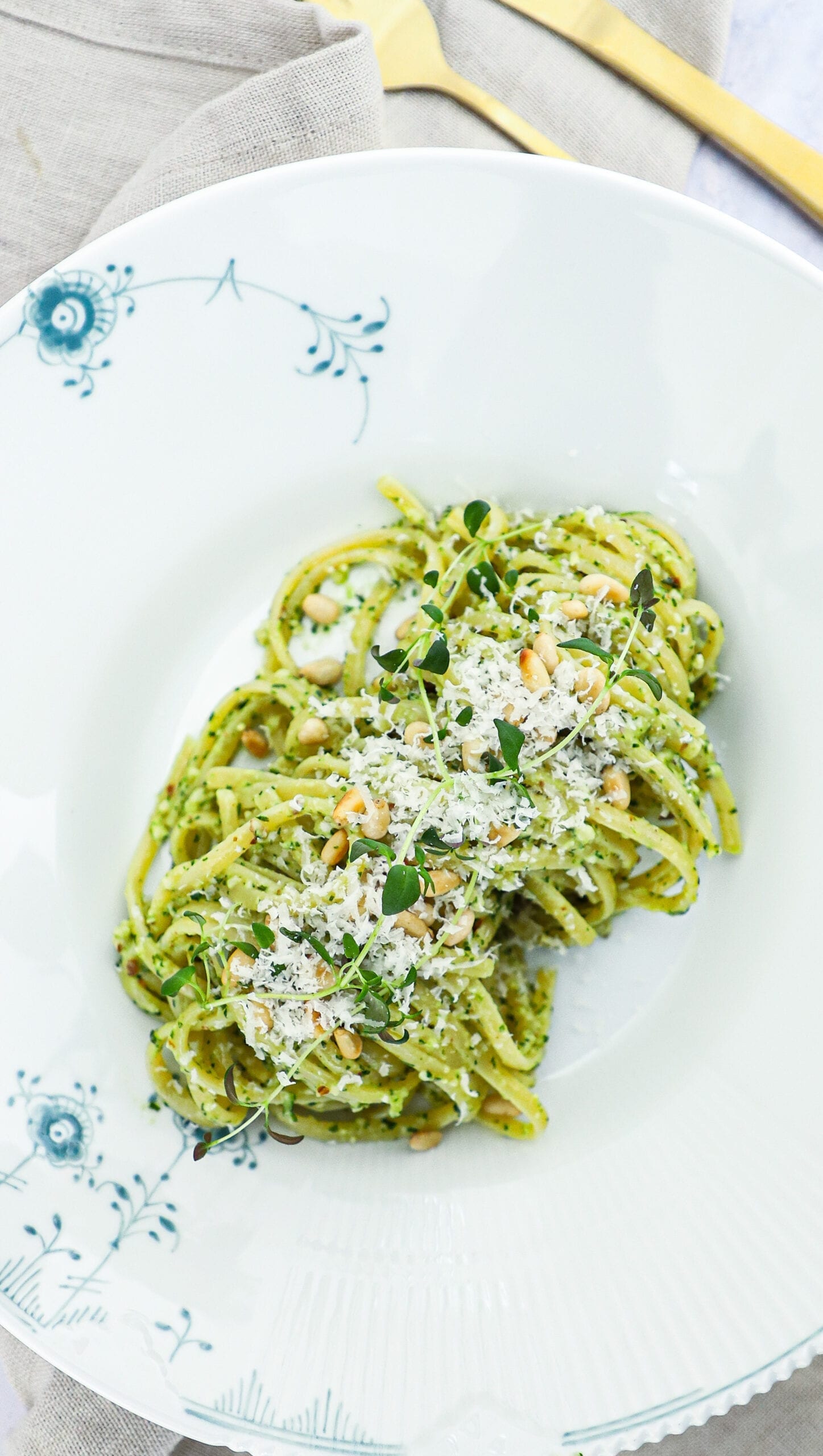 Pestopasta - Opskrift på hurtig pastaret med hjemmelavet pesto