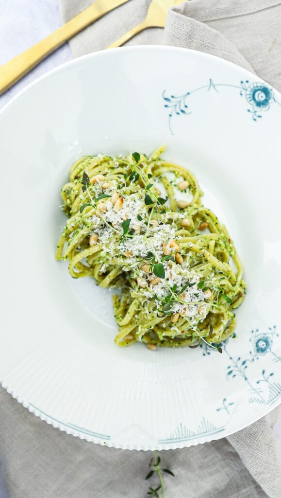 Pestopasta - Opskrift på hurtig pastaret med hjemmelavet pesto