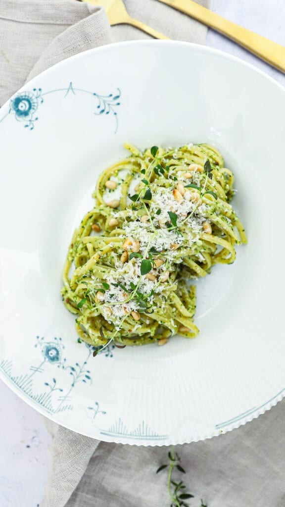Pestopasta - Opskrift på hurtig pastaret med hjemmelavet pesto