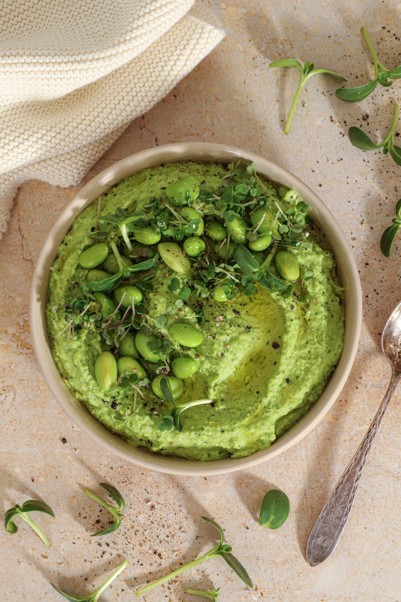 Edamamebønne-hummus med spinat – Sund og cremet opskrift