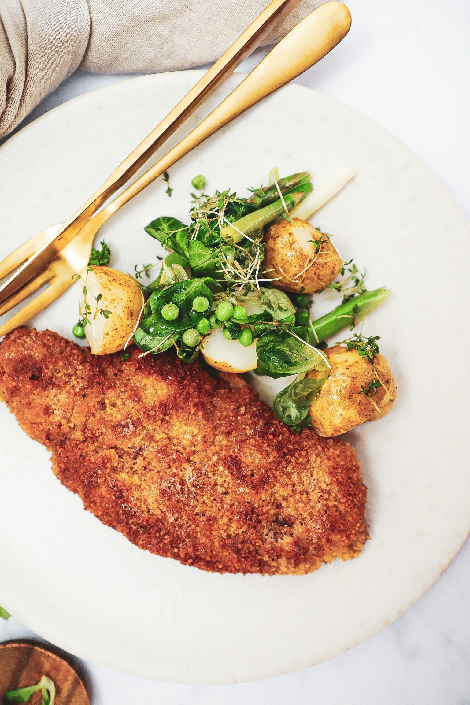 Skinkeschnitzel - Opskrift på skinkeschnitzel med frisk kartoffelsalat