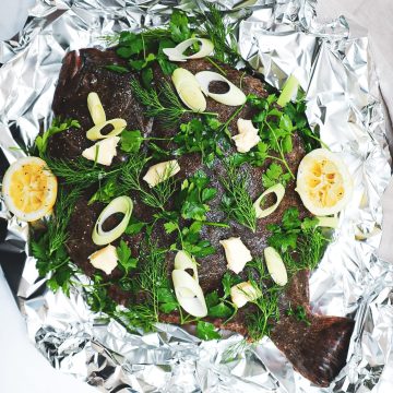 Bagt pighvar - Opskrift på hel bagt pighvar med urter