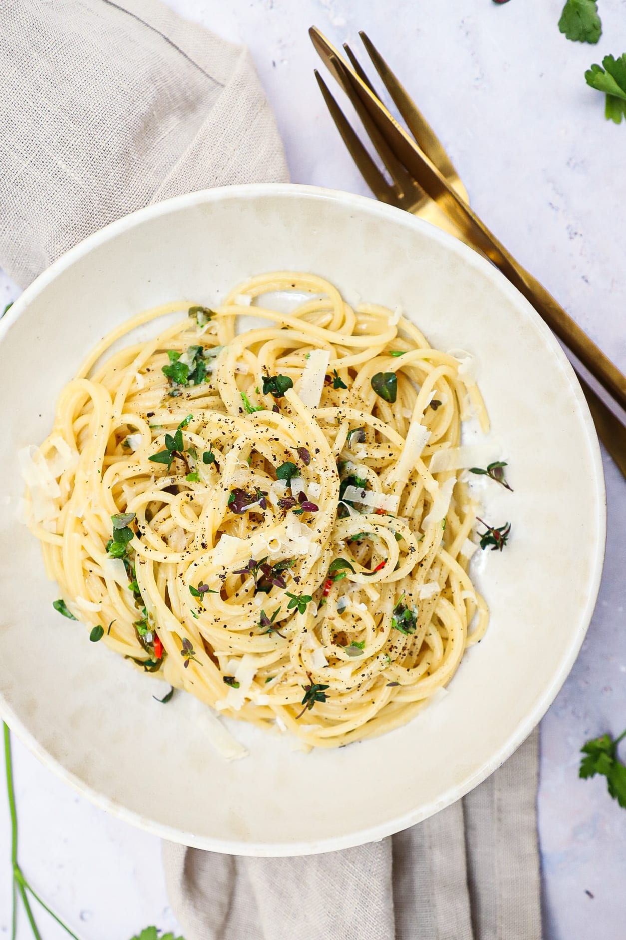 Pasta med hvidvin, hvidløg og citron - Opskrift på nem pasta