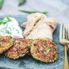 Opskrift på quinoafrikadeller med kartoffelsalat