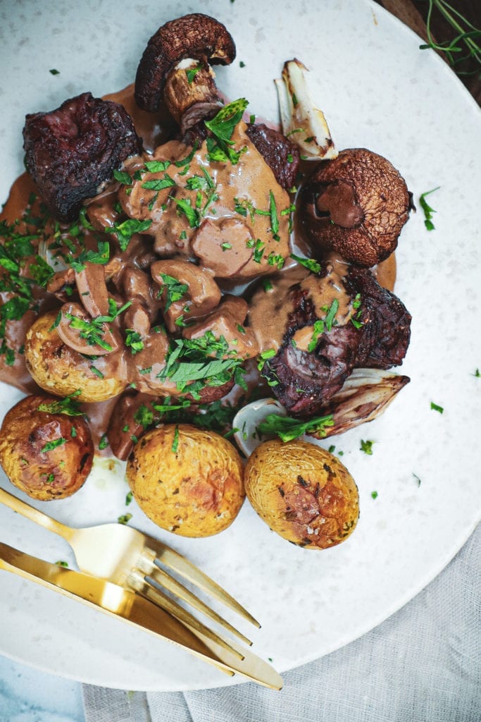 Opskrift på grillet oksemørbrad med champignon a la creme