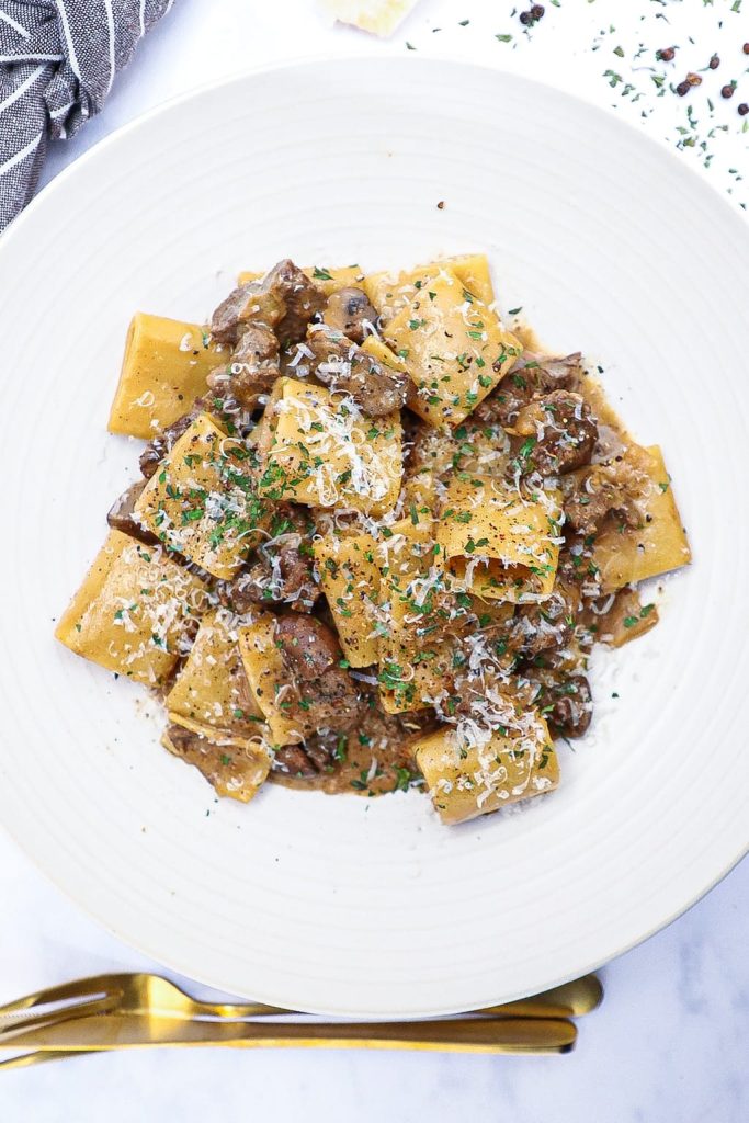 Pasta med oksemørbrad - Opskrift med svampe, cognac og fløde