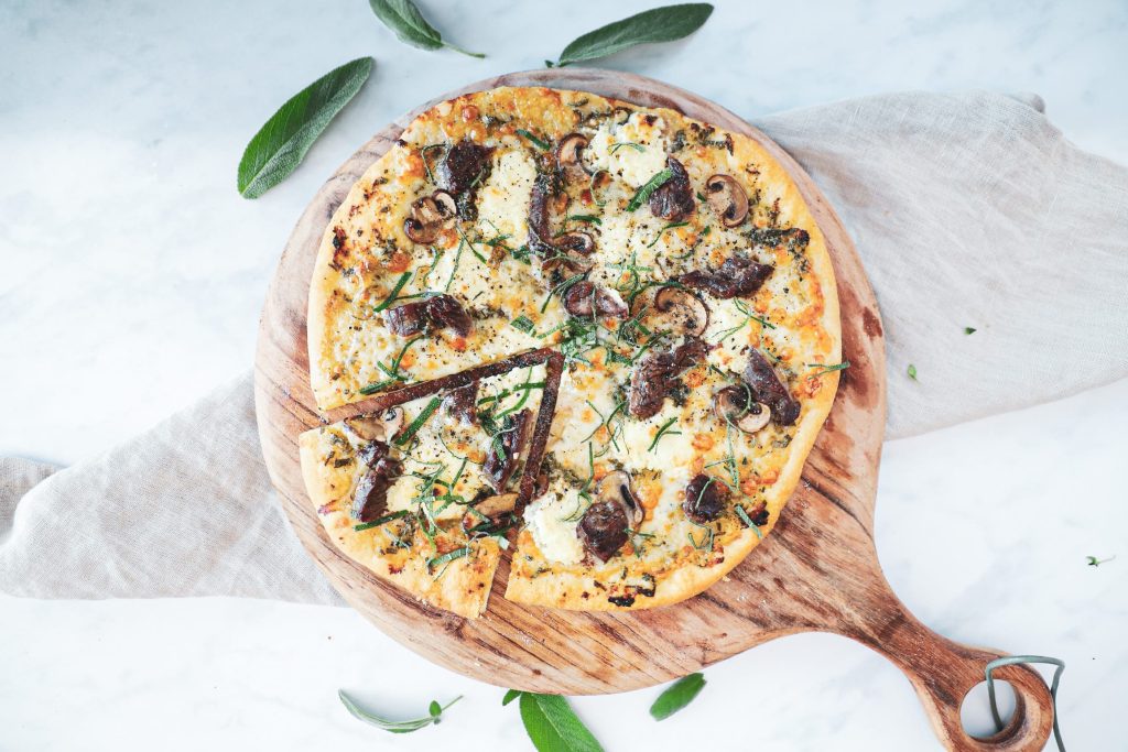 Pizza bianco med oksemørbrad - Inspiration til pizza topping