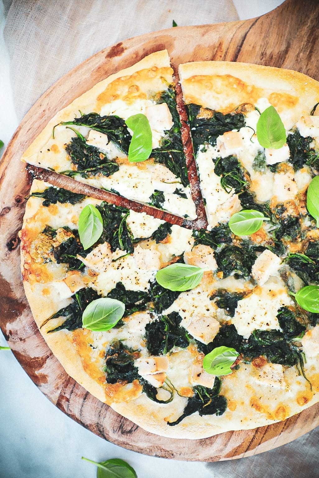 Pizza bianco med kylling og spinat - Inspiration til pizza